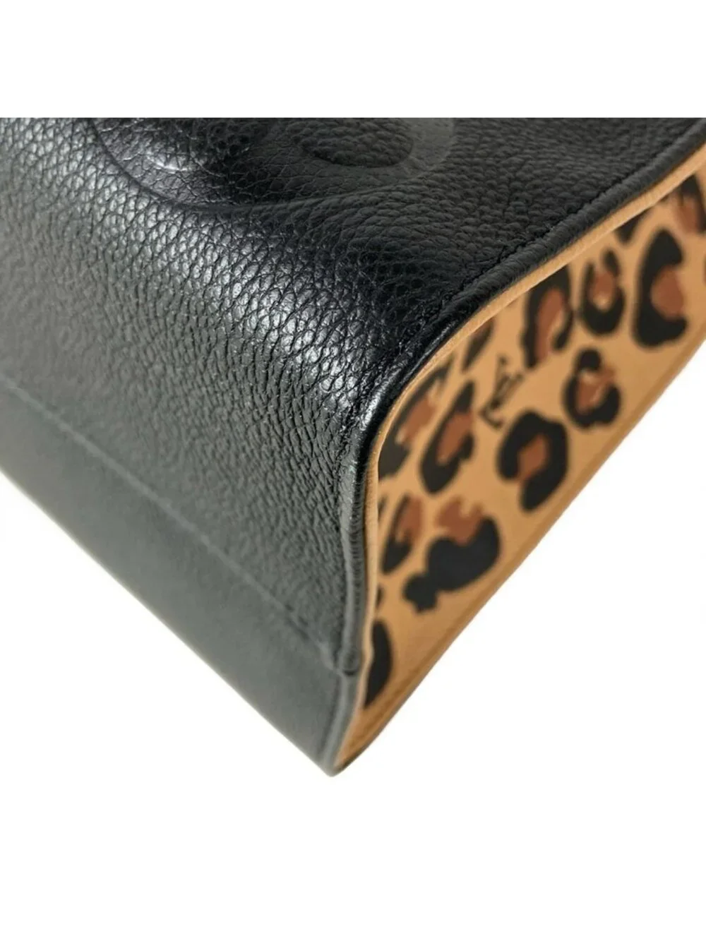 Louis Vuitton Tote Wild at Heart on the Go MM Noir Leather Cowhide